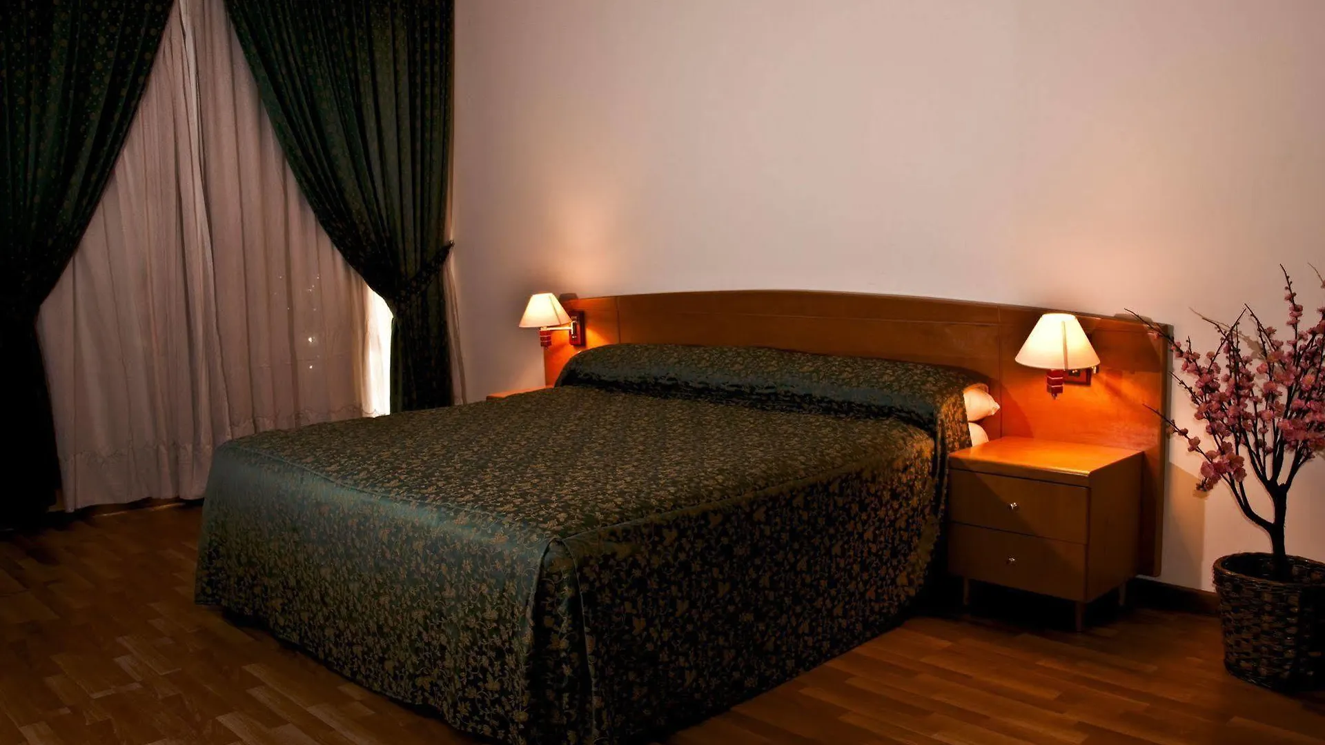 **** Hotel White House Suites Beirut Lebanon