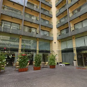 Ramada By Wyndham Downtown Otel